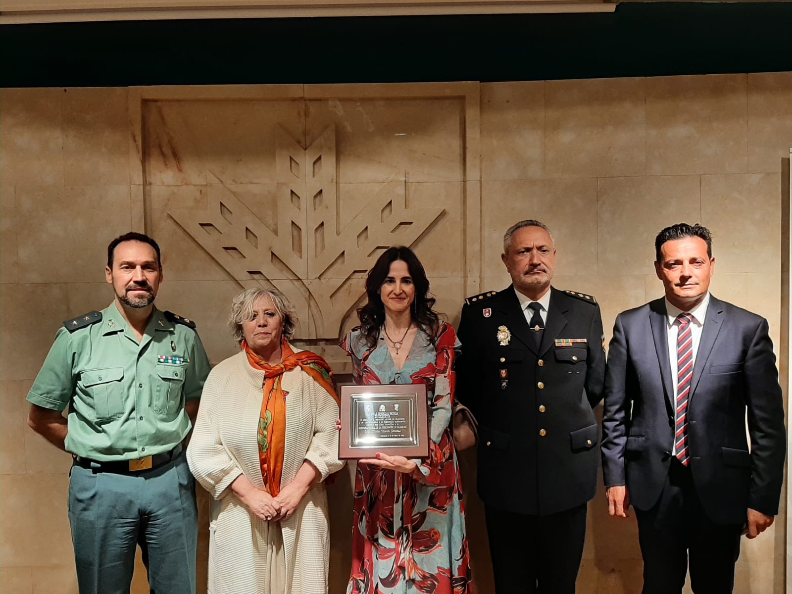 Representantes de las empresas de seguridad reciben el reconocimiento de las Fuerzas y Cuerpos de Seguridad del Estado.