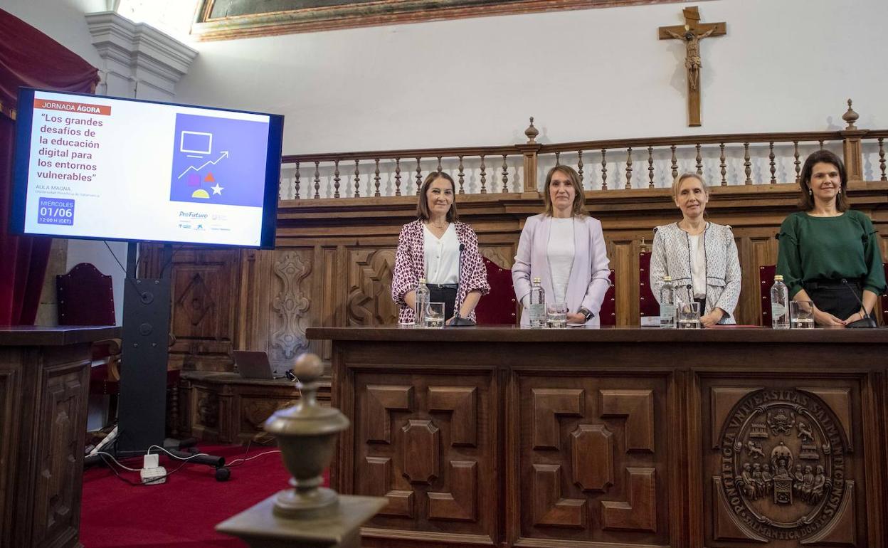 Acto de inauguración de la ''Jornada Ágora'' de la Catedra Telefónica ProFuturo-Upsa. En la imagen (De I a D) Beatriz Herranz, directora del territorio centro de Telefónica; Rocío Lucas, consejera de educación de la junta de Castilla y León; Miriam Cortés, rectora de la UPSA; y Milada Tonarelli, gerente de producto e innovación educativa de Profuturo.