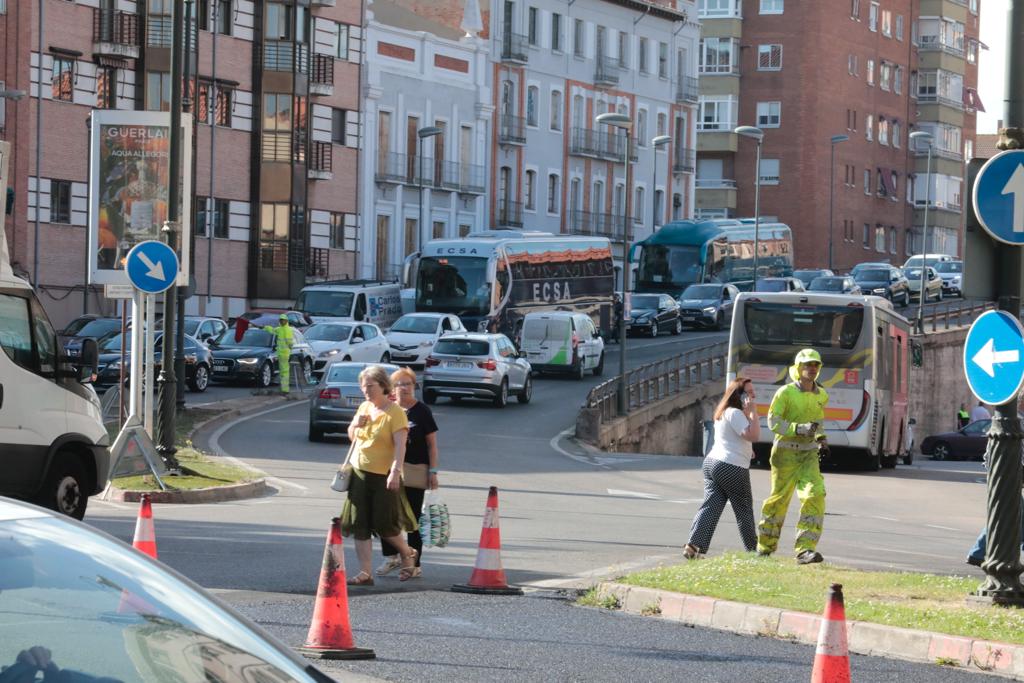 Fotos: Viernes de atascos en Valladolid por las obras