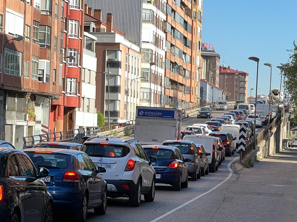 Fotos: Viernes de atascos en Valladolid por las obras