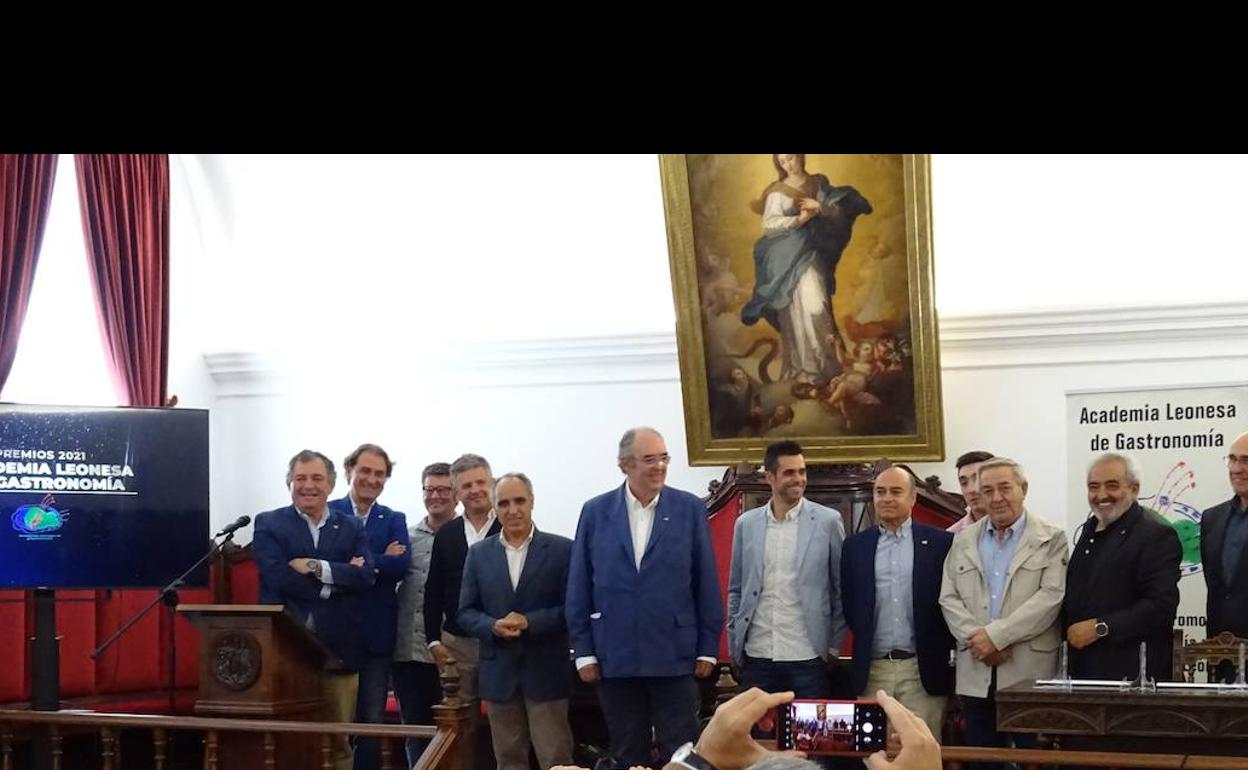 Los premiados, tras el acto de entrega. 
