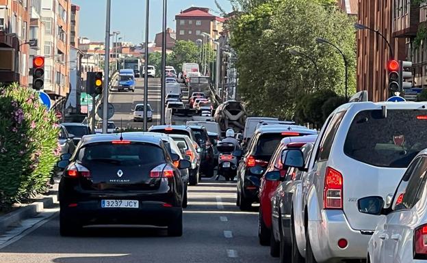 Las obras colapsan el tráfico en Valladolid desde el Hospital Militar hasta San Agustín