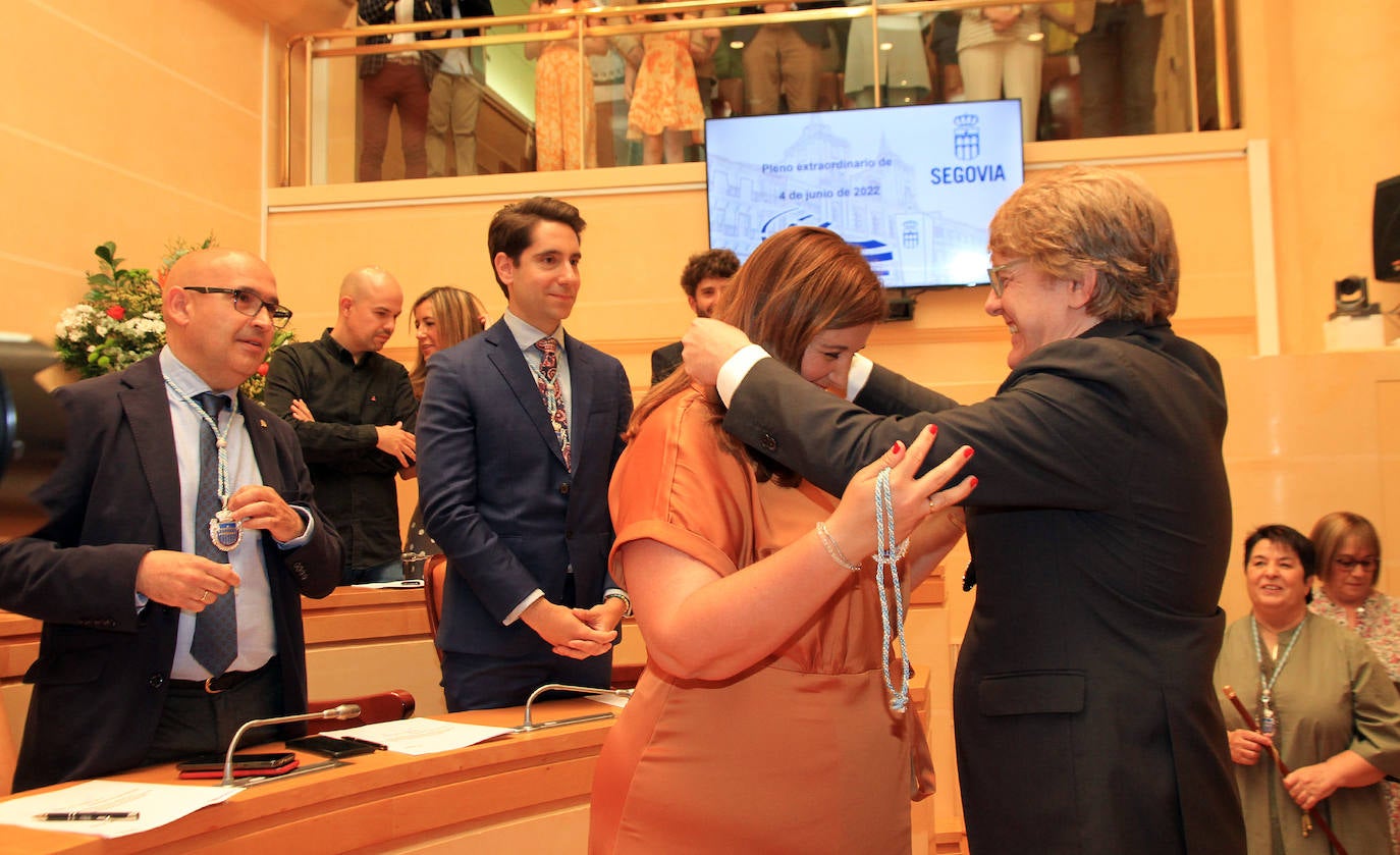 Pleno celebrado en el Ayuntamiento de Segovia para elegir como nueva alcaldesa a Clara Martín.