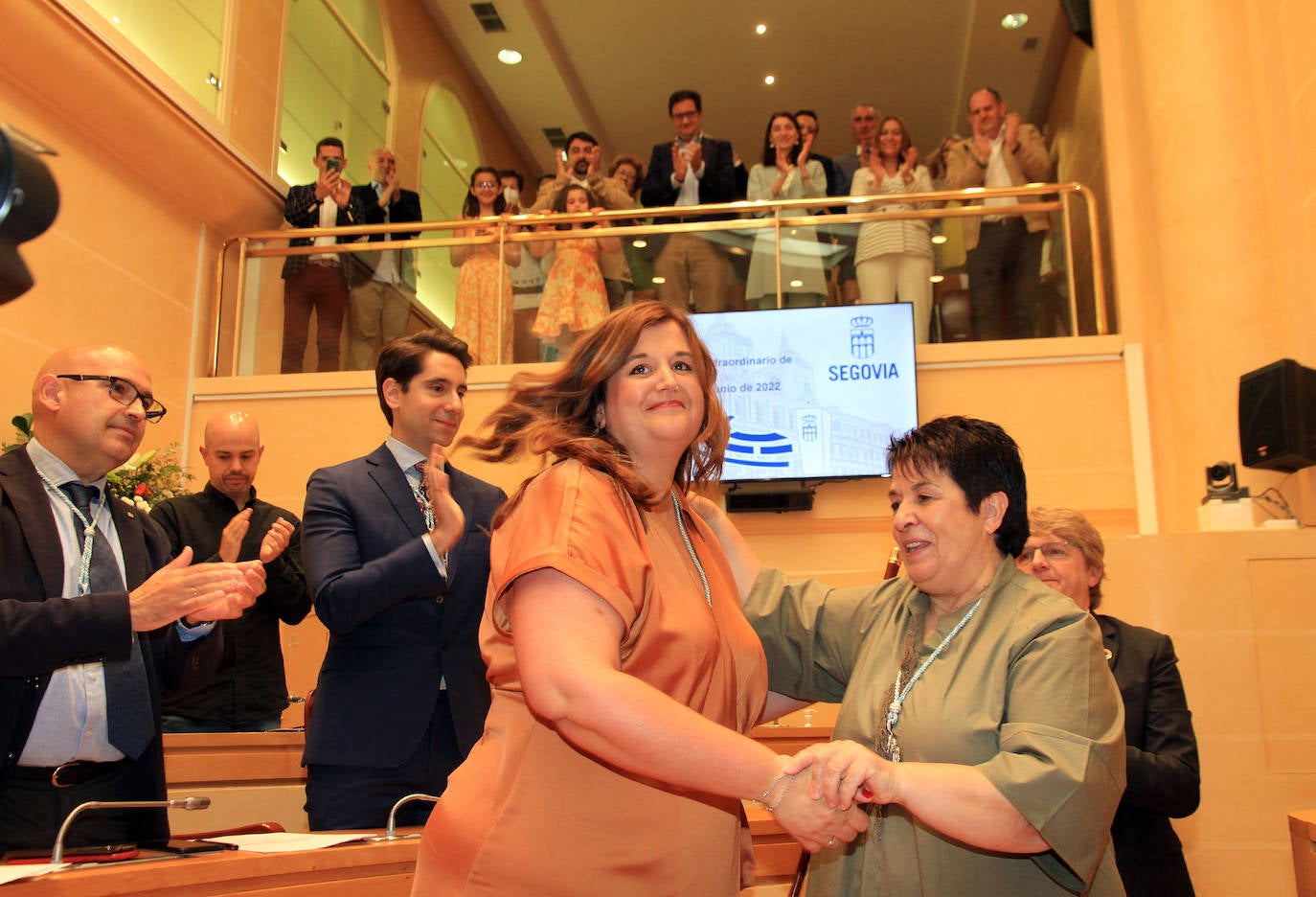 Pleno celebrado en el Ayuntamiento de Segovia para elegir como nueva alcaldesa a Clara Martín.