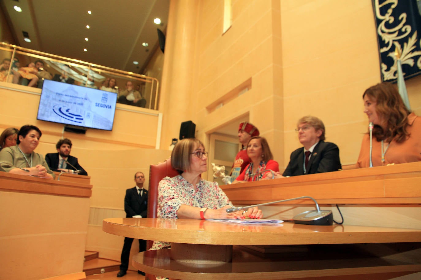 Pleno celebrado en el Ayuntamiento de Segovia para elegir como nueva alcaldesa a Clara Martín.