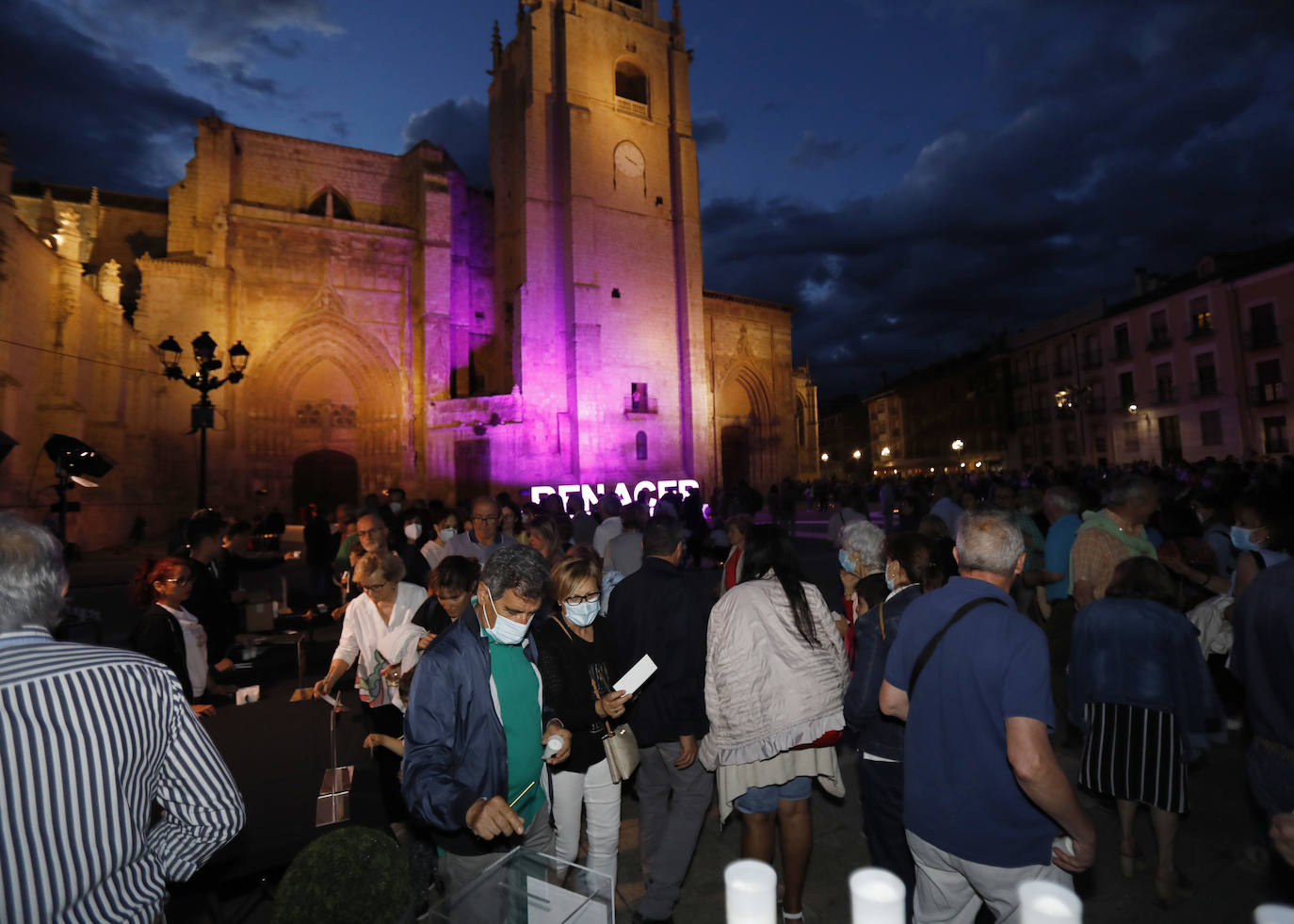 Fotos: &#039;La noche de las velas&#039; festeja los 700 años de la Catedral de Palencia