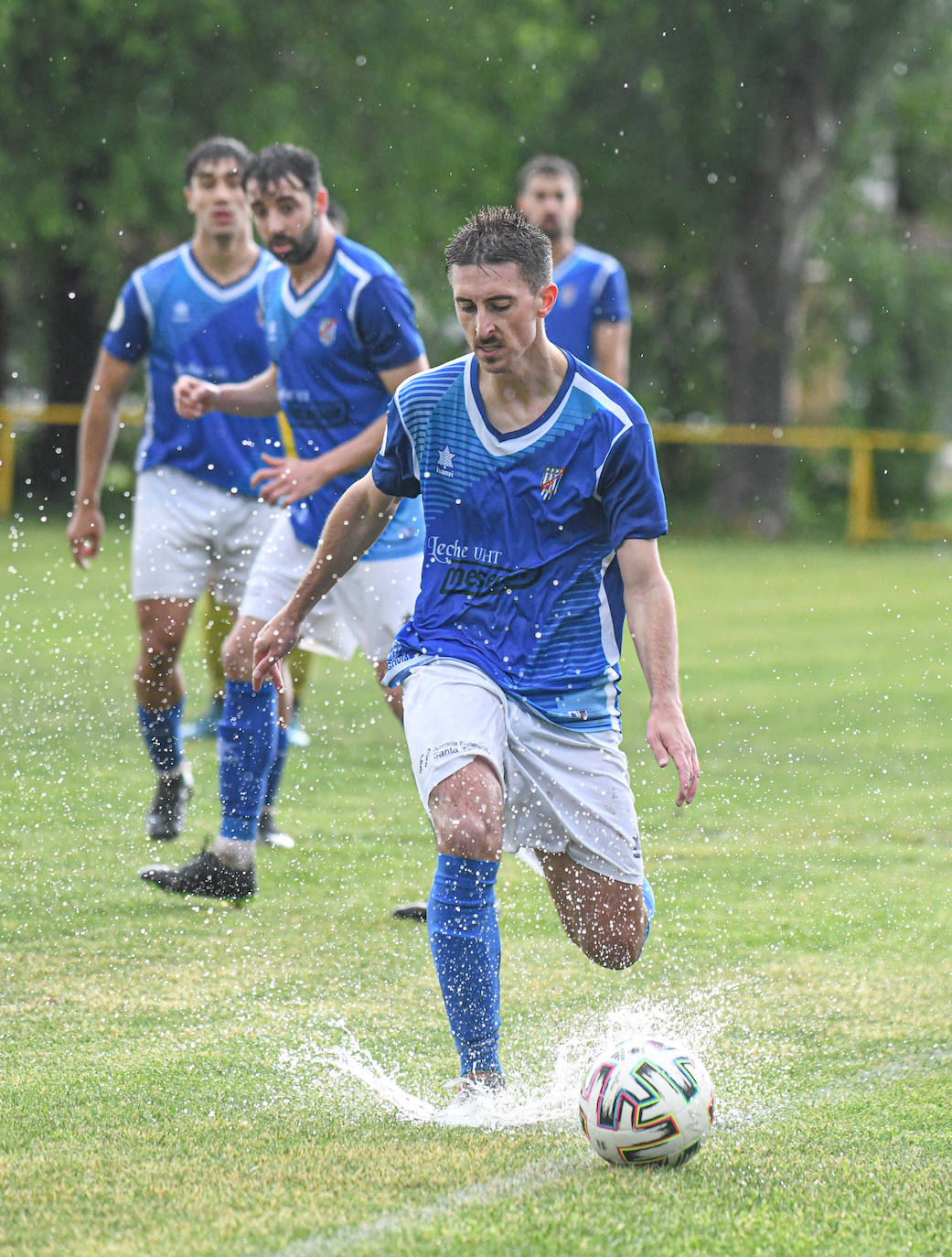 Fotos: Mojados 1-3 Unami