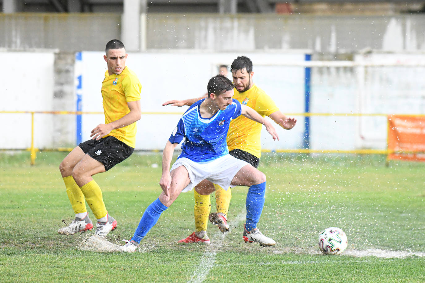 Fotos: Mojados 1-3 Unami