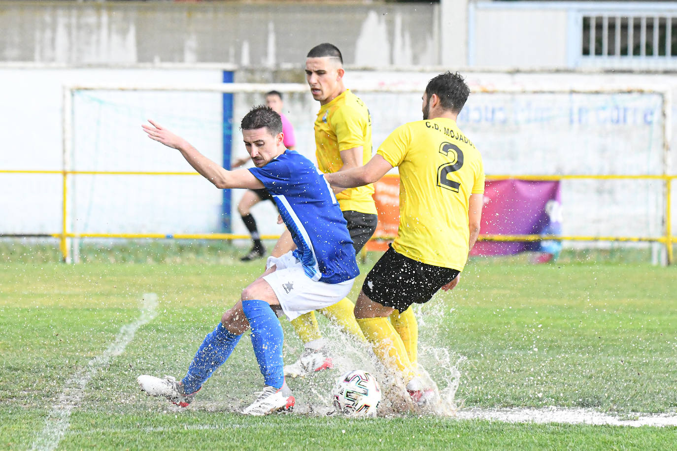 Fotos: Mojados 1-3 Unami