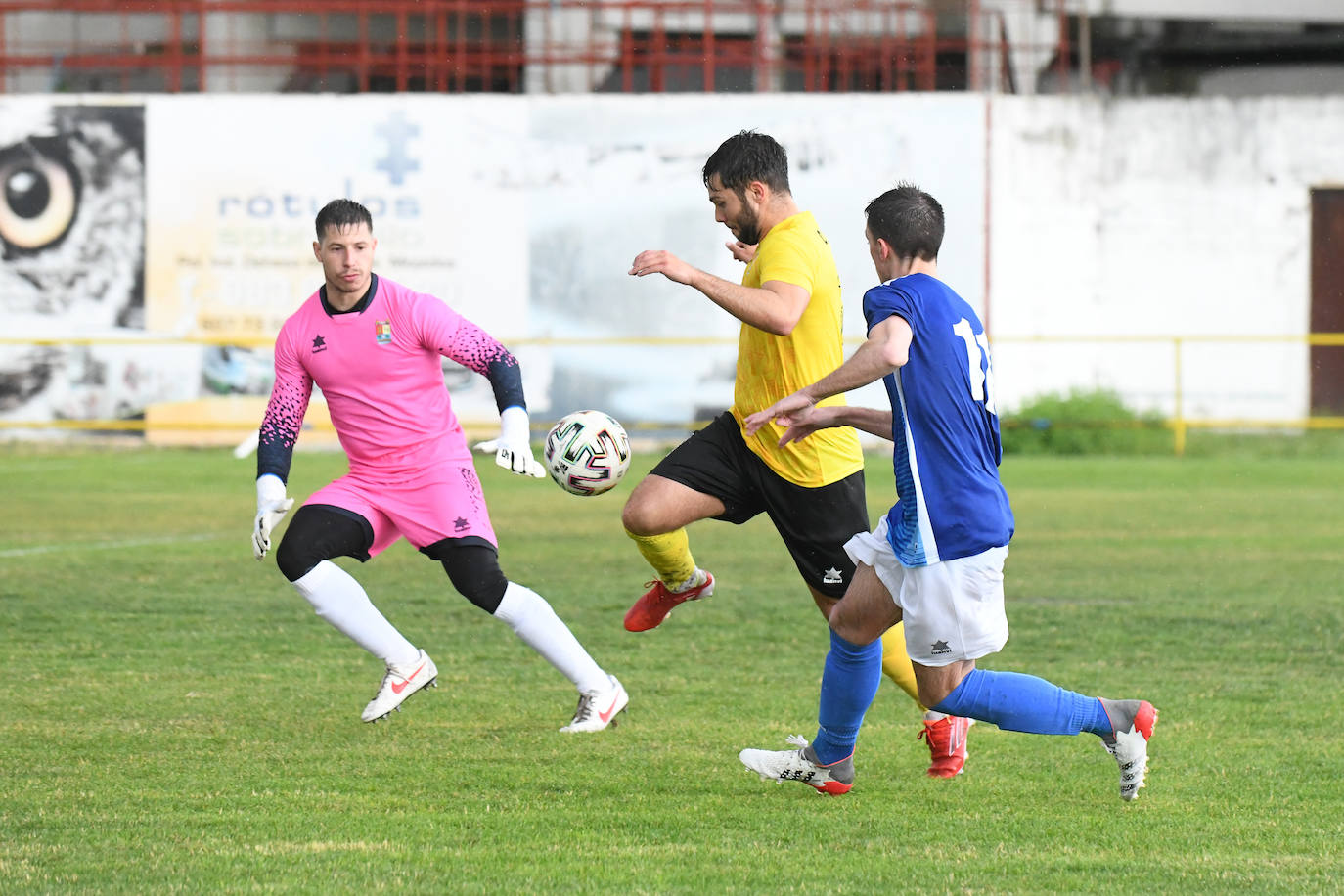 Fotos: Mojados 1-3 Unami
