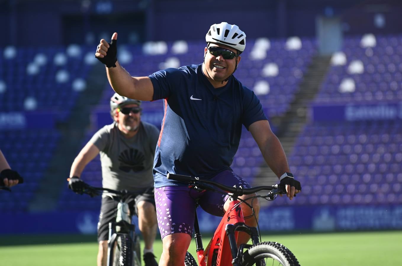 Fotos: Ronaldo inicia el Camino de Santiago como promesa por el ascenso del Real Valladolid