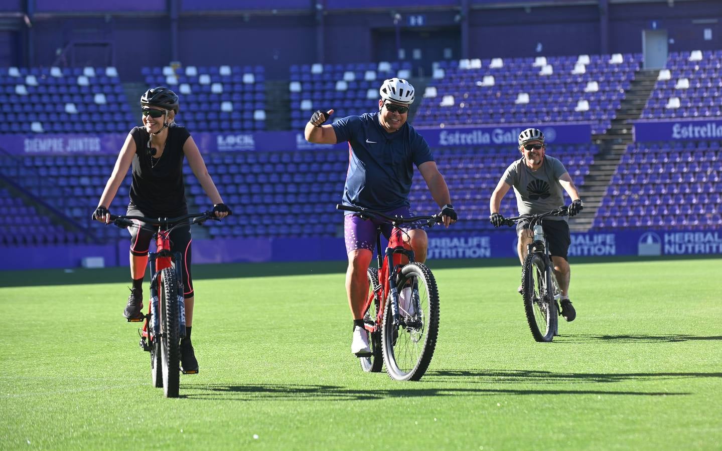 Fotos: Ronaldo inicia el Camino de Santiago como promesa por el ascenso del Real Valladolid