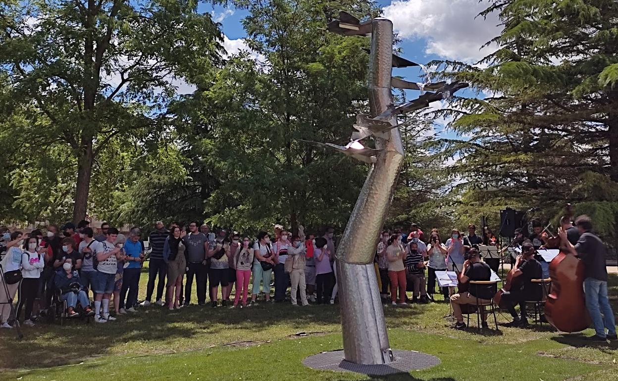 Momento de la inauguración de la fuente en el parque de Las Norias de Santa Victoria. 