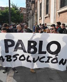 Imagen secundaria 2 - El acusado de pintar la estatua de Colón de Valladolid: «Esa no es mi letra»