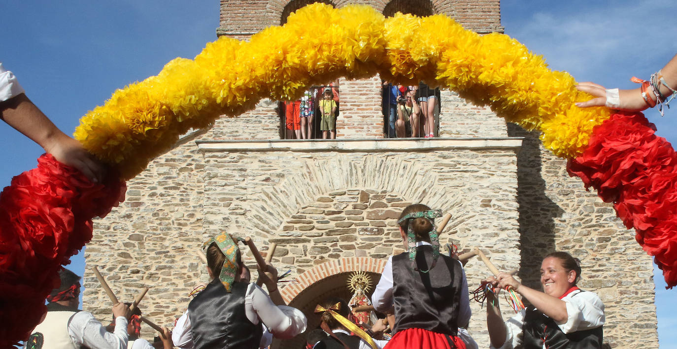 Procesión de la Virgen del Castillo en Bernardos 