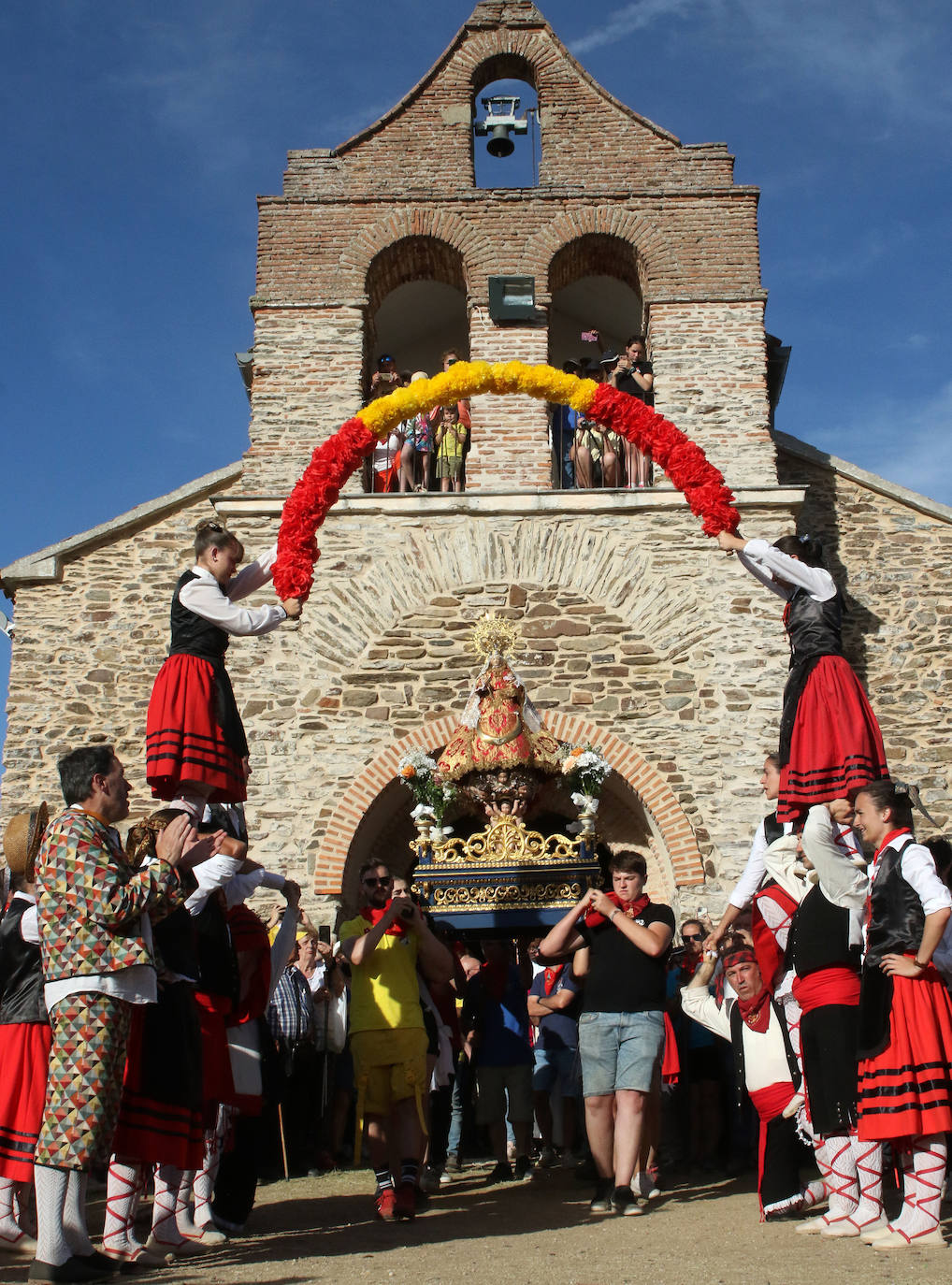 Procesión de la Virgen del Castillo en Bernardos 