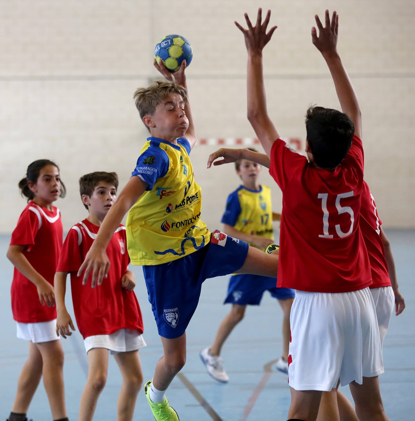 Fotos: Octava jornada de la competición de balonmano de Juegos Escolares
