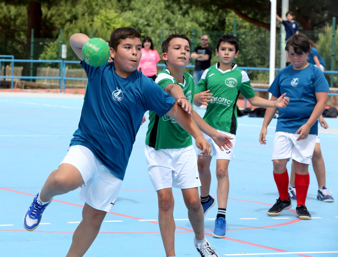 Fotos: Octava jornada de la competición de balonmano de Juegos Escolares