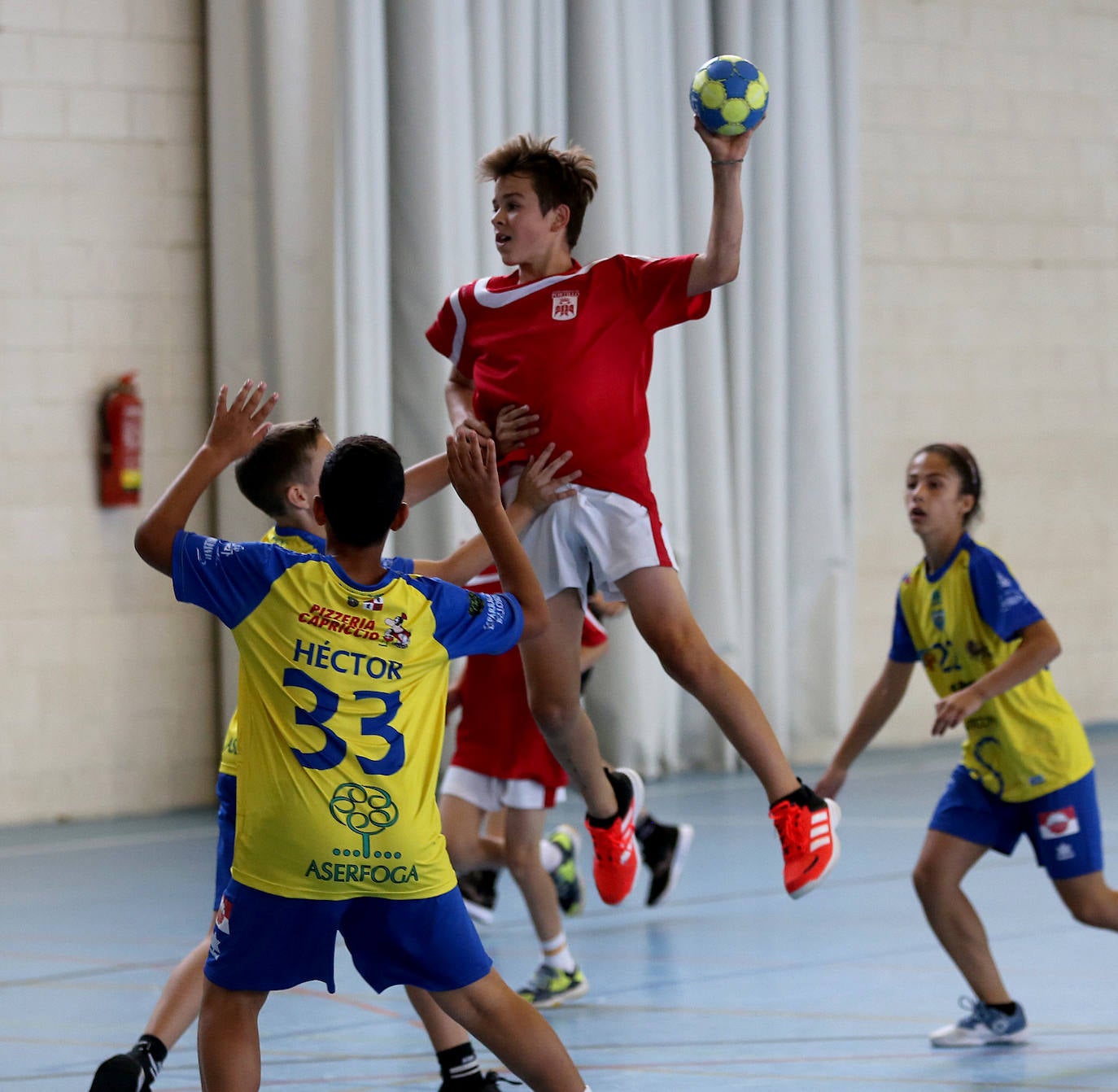 Fotos: Octava jornada de la competición de balonmano de Juegos Escolares