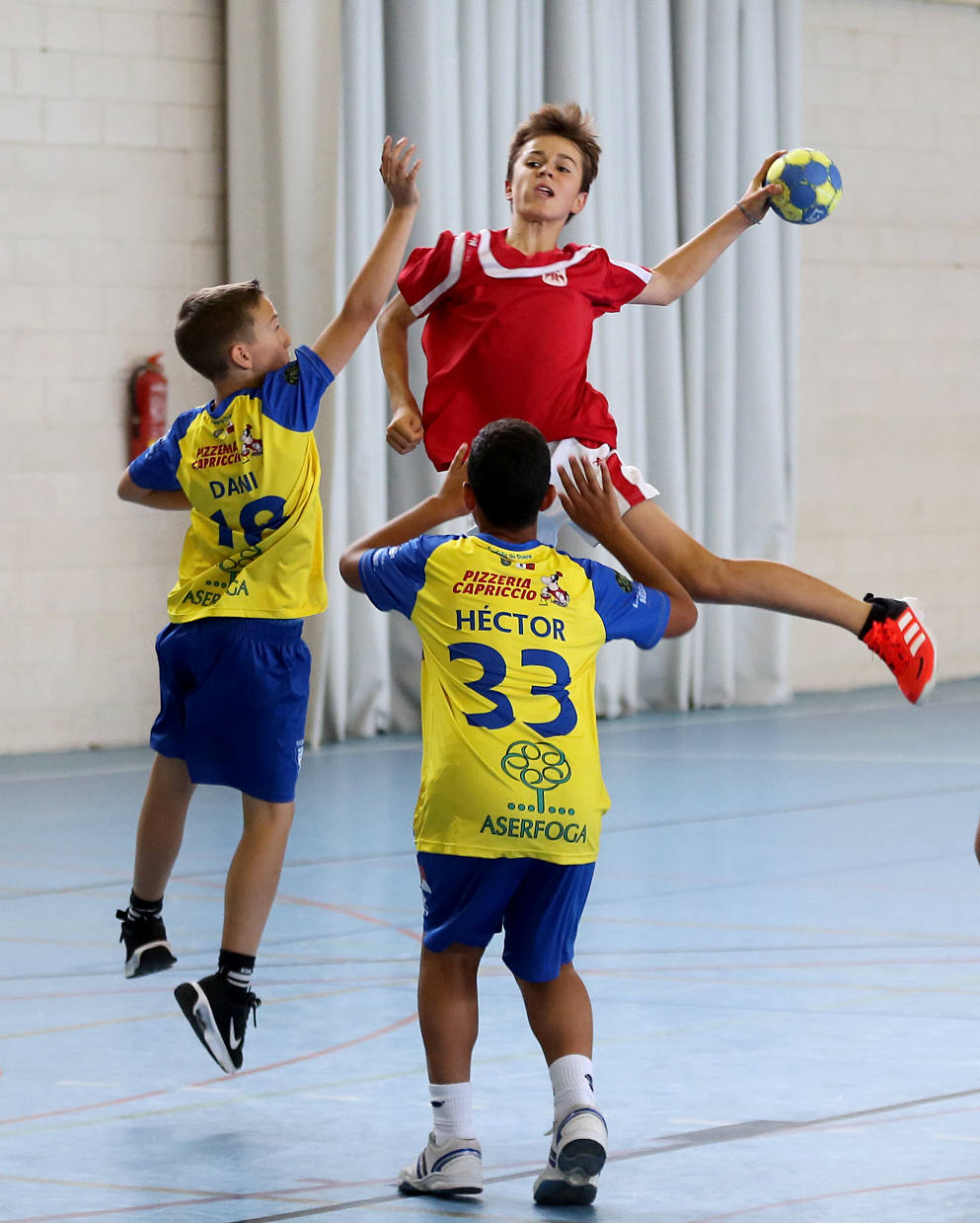 Fotos: Octava jornada de la competición de balonmano de Juegos Escolares
