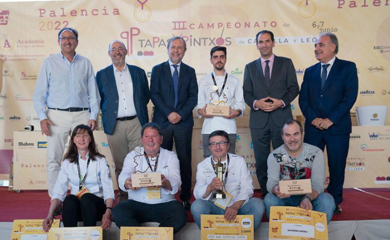 Ramiro Gutiérrez del bar salmantino Xirex conquista el premio al mejor pincho de Castilla y León