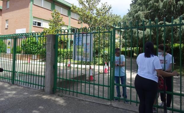 La marcha de la familia de las agresoras de un niño apacigua los ánimos en Arturo Eyries