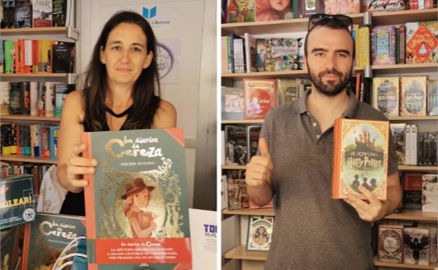 Raquel y Sergio, con las recomendaciones de sus casetas en la feria.