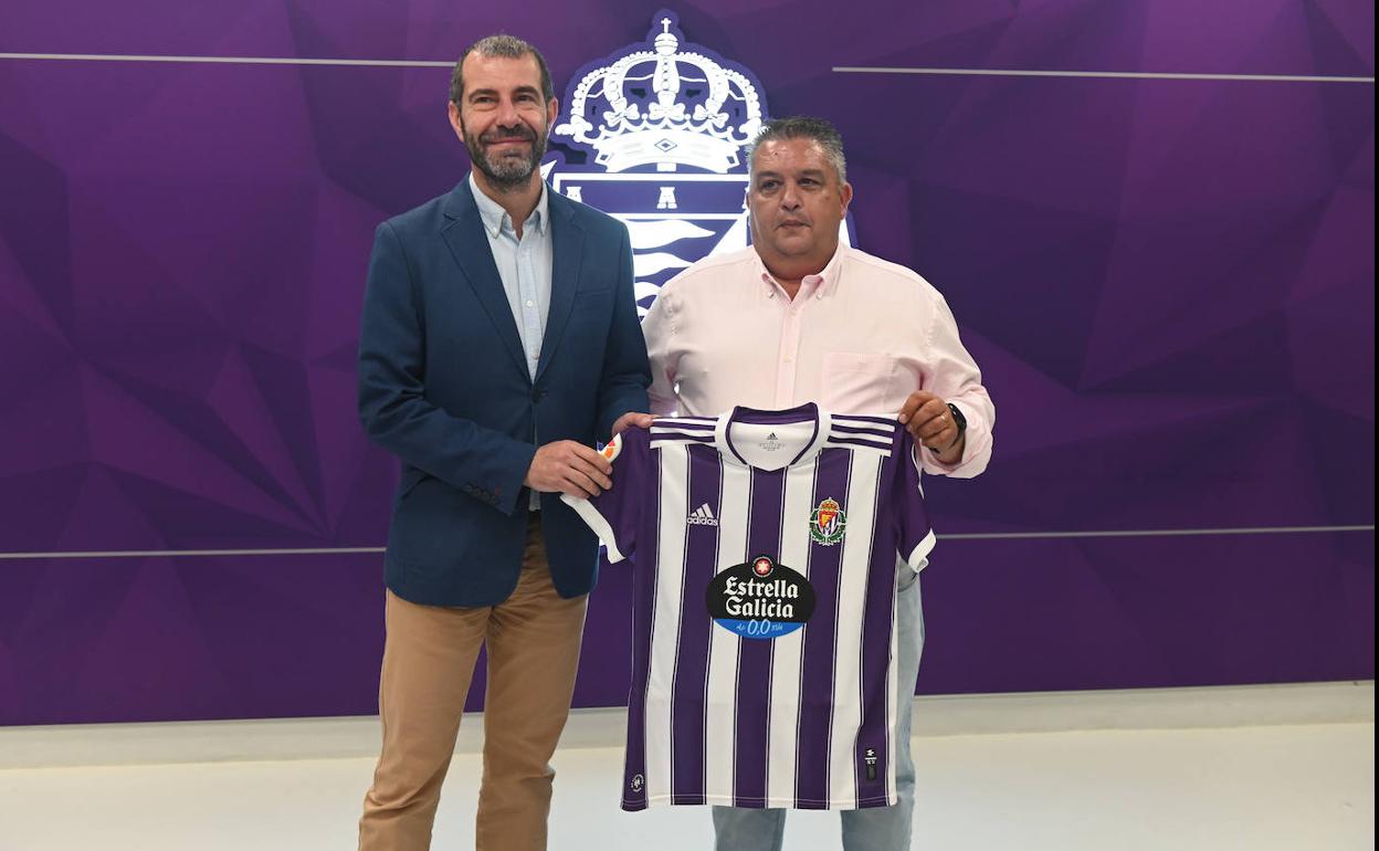 David Espinar y Alfonso González anuncian el convenio de colaboración para la creación del equipo femenino. 