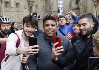 Imagen secundaria 1 - Ronaldo, tras realizar el Camino de Santiago en bici. 