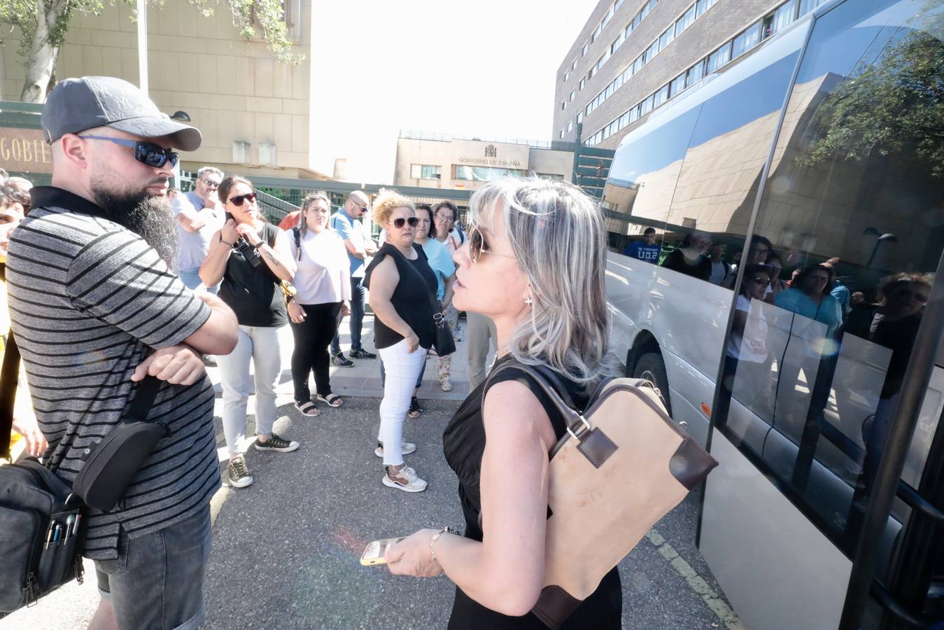 Fotos: Trabajadores de Siro se reúnen con la Junta de Castilla y León