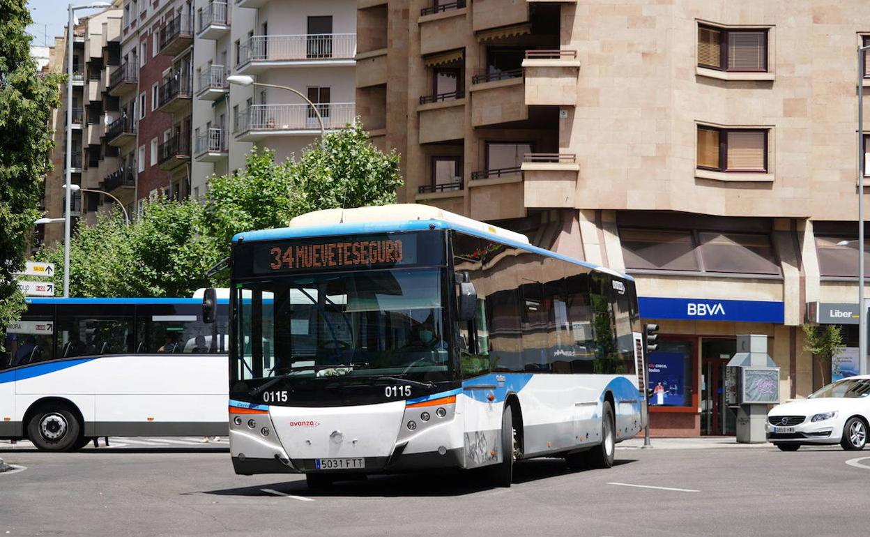 El PSOE denuncia el retraso deliberado del PP en la licitación de un nuevo contrato del bus urbano