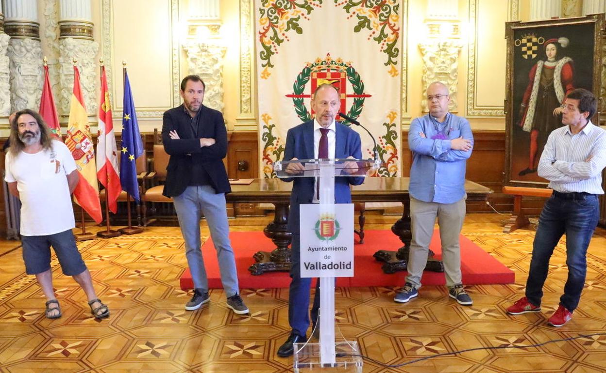 Presentación de la firma del convenio colectivo en el Ayuntamiento. 