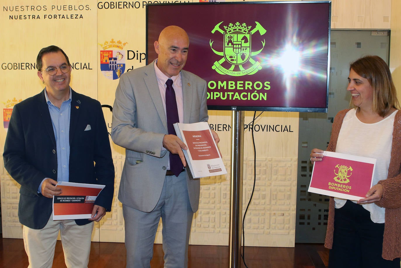 Presentación del servicio provincial de bomberos de la Diputación.