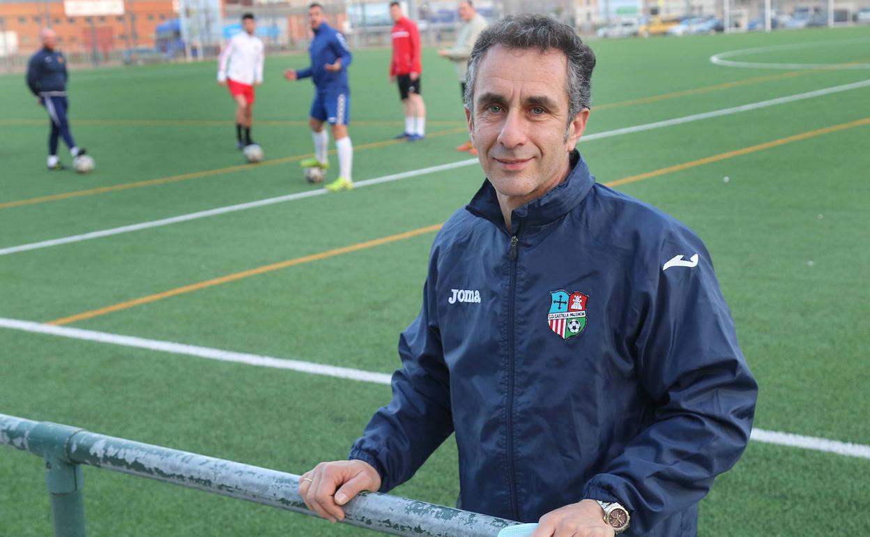 Francis Olea, durante su etapa de entrenador en el Castilla Palencia. 