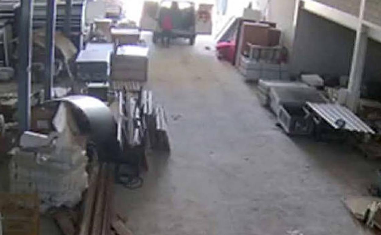 Grabación del interior del robo en la nave del parque tecnológico de Boecillo. 