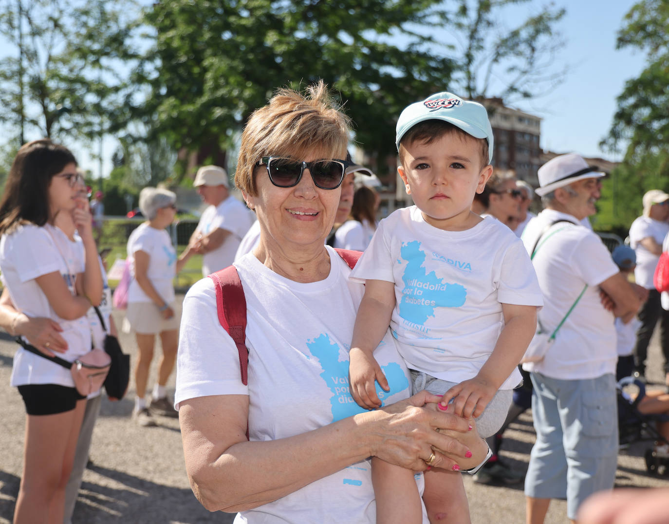 Fotos: La Marcha de la Diabetes tiñe de azul las calles de Valladolid