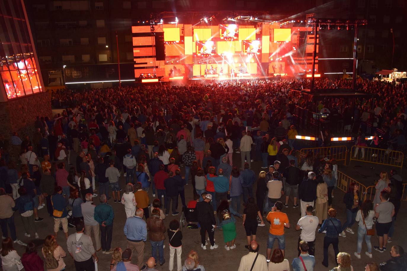Fotos: La orquesta Panorama, un éxito en las fiestas de Guardo