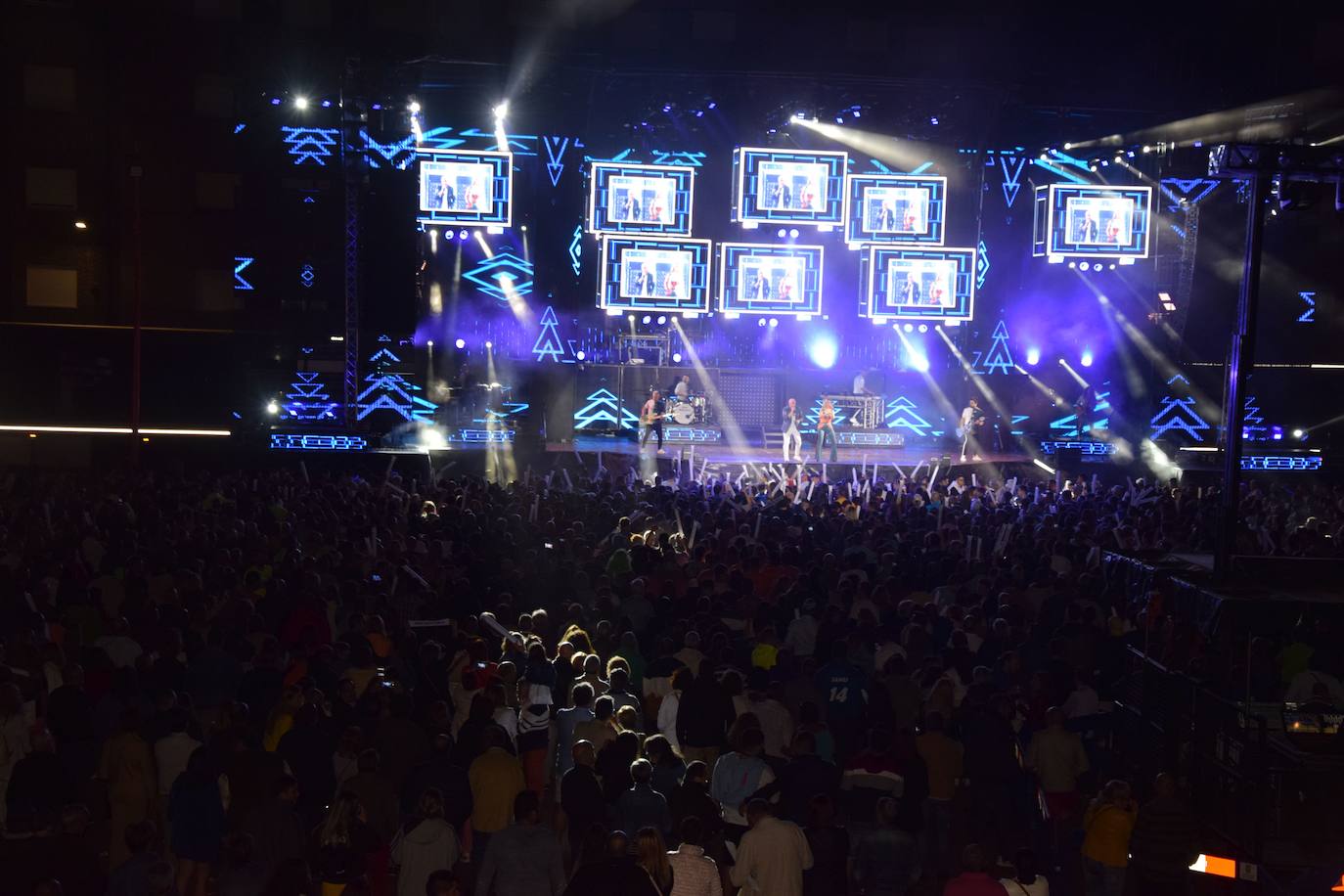 Fotos: La orquesta Panorama, un éxito en las fiestas de Guardo
