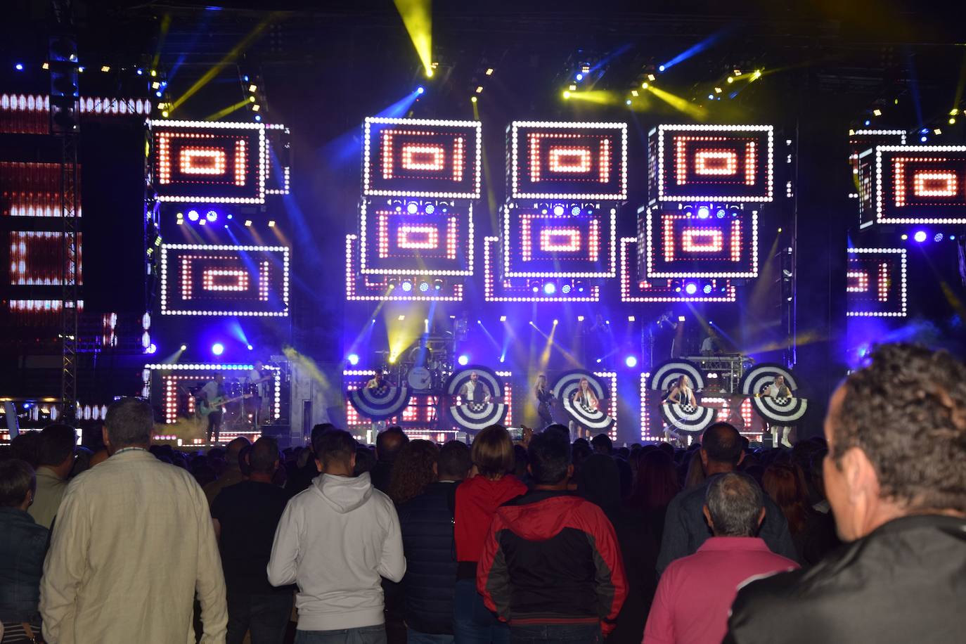 Fotos: La orquesta Panorama, un éxito en las fiestas de Guardo