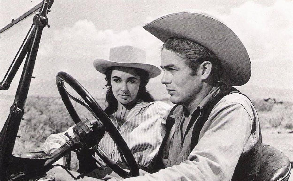 James Dean y Elizabeth Taylor, en la película 'Gigante'.
