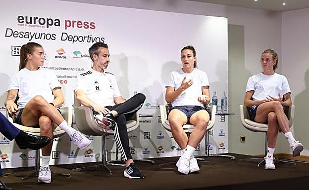 Patricia Guijarro, Jorge Vilda, Alexia Putelllas e Irene Paredes.