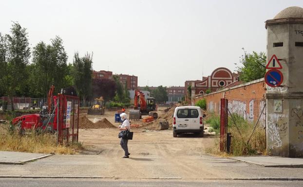 La avenida principal discurrirá entre el parque de la Paz y el cuartel de Farnesio. 