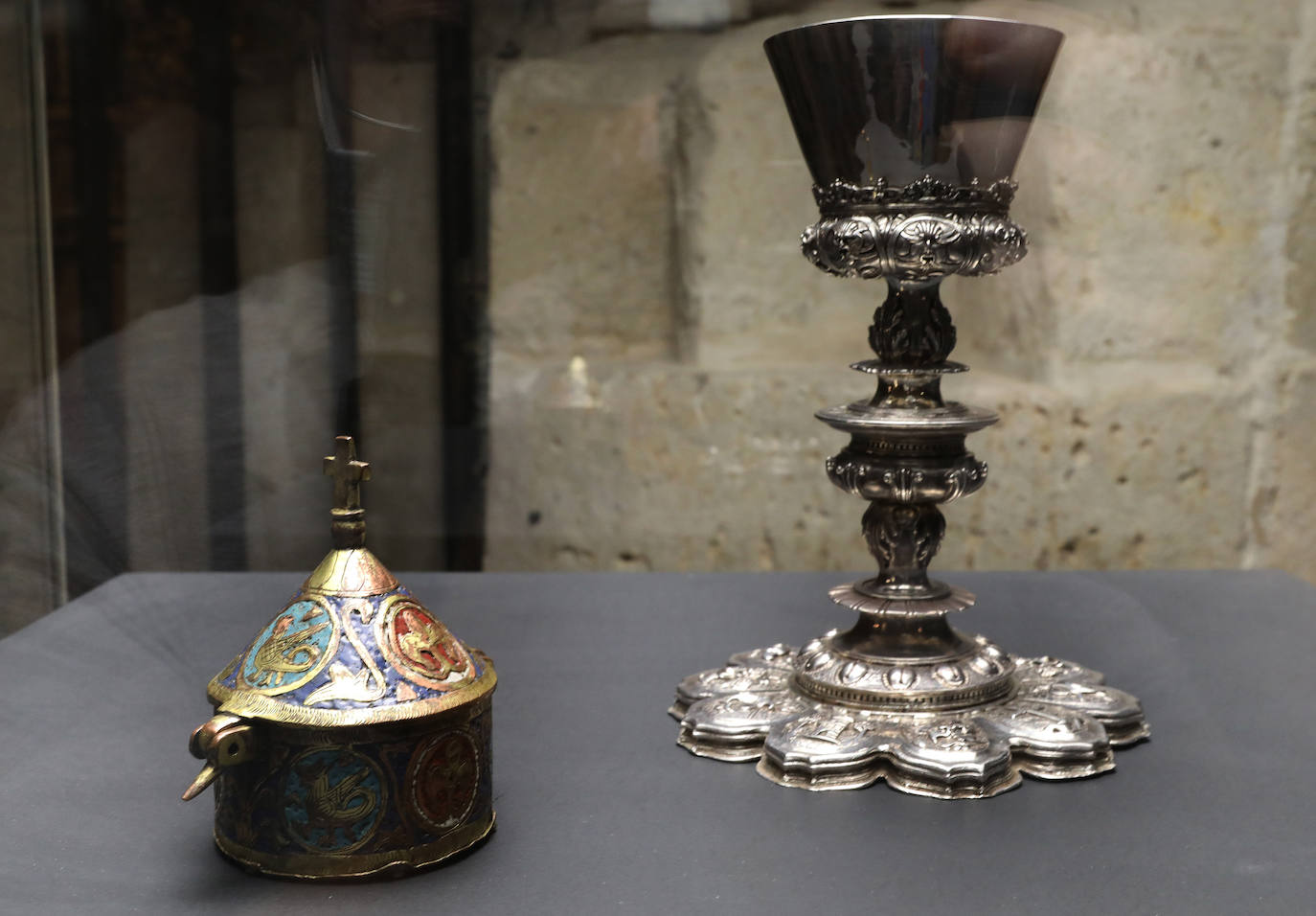 La muestra de arte religioso permanecerá abierta hasta el 11 de diciembre por el séptimo centenario de la Catedral. 