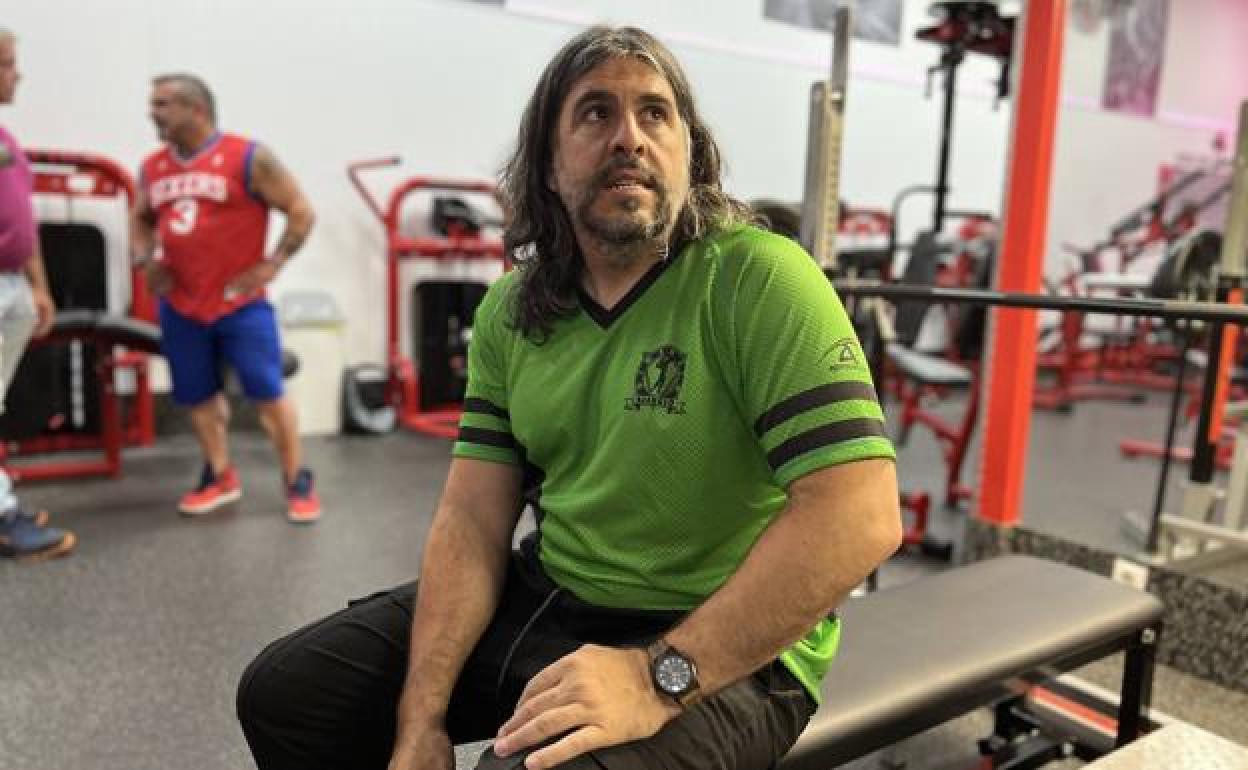 JJ Vaquero, en el gimnasio en el que se prepara para bajar de peso antes del rodaje y para su participación en el Mundial de powerlifting.