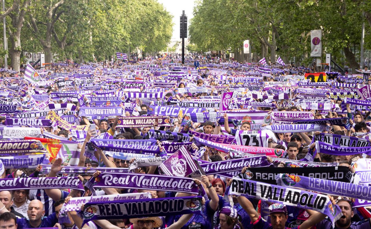 Aficionados del Real Valladolid en la reciente celebración del ascenso a Primera División. 