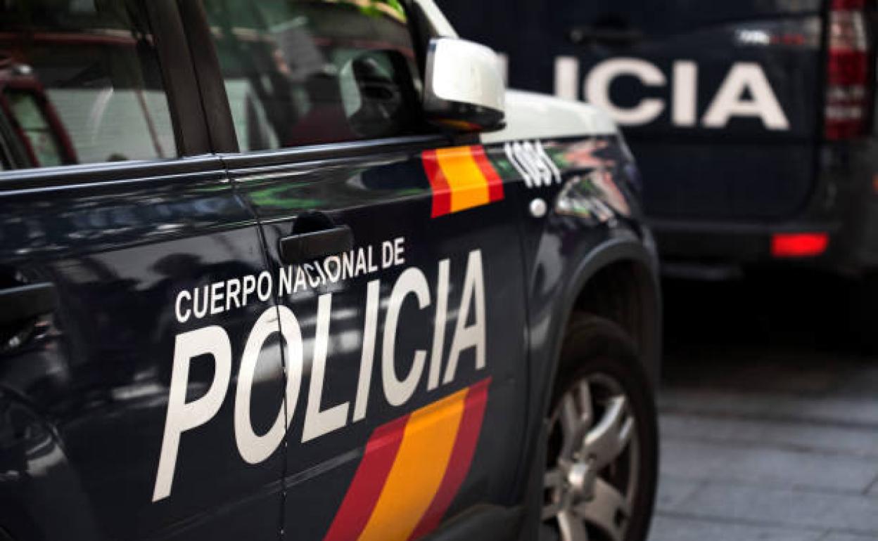 El sospechoso fue detenido por agentes de la Policía Nacional. 