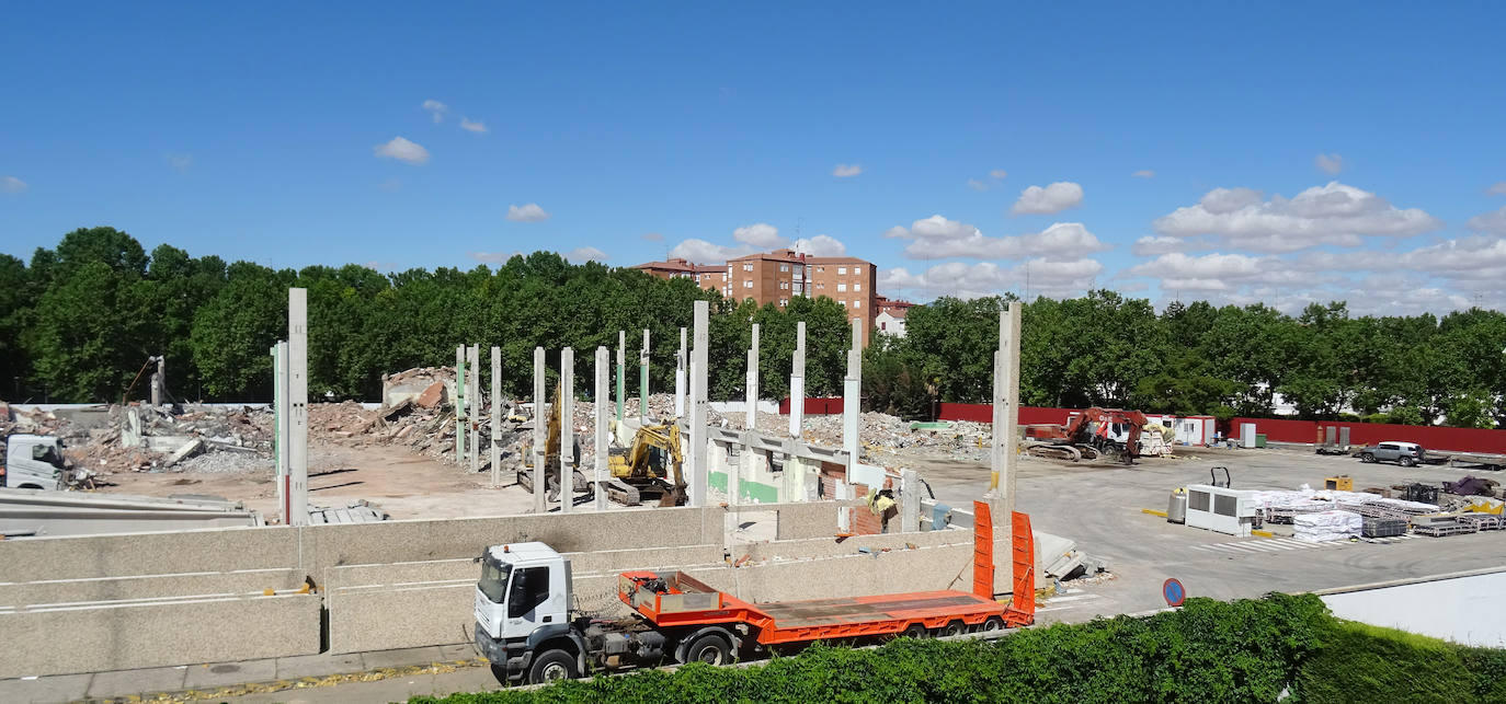 Fotos: Derribo de la antigua planta de Lauki en Valladolid