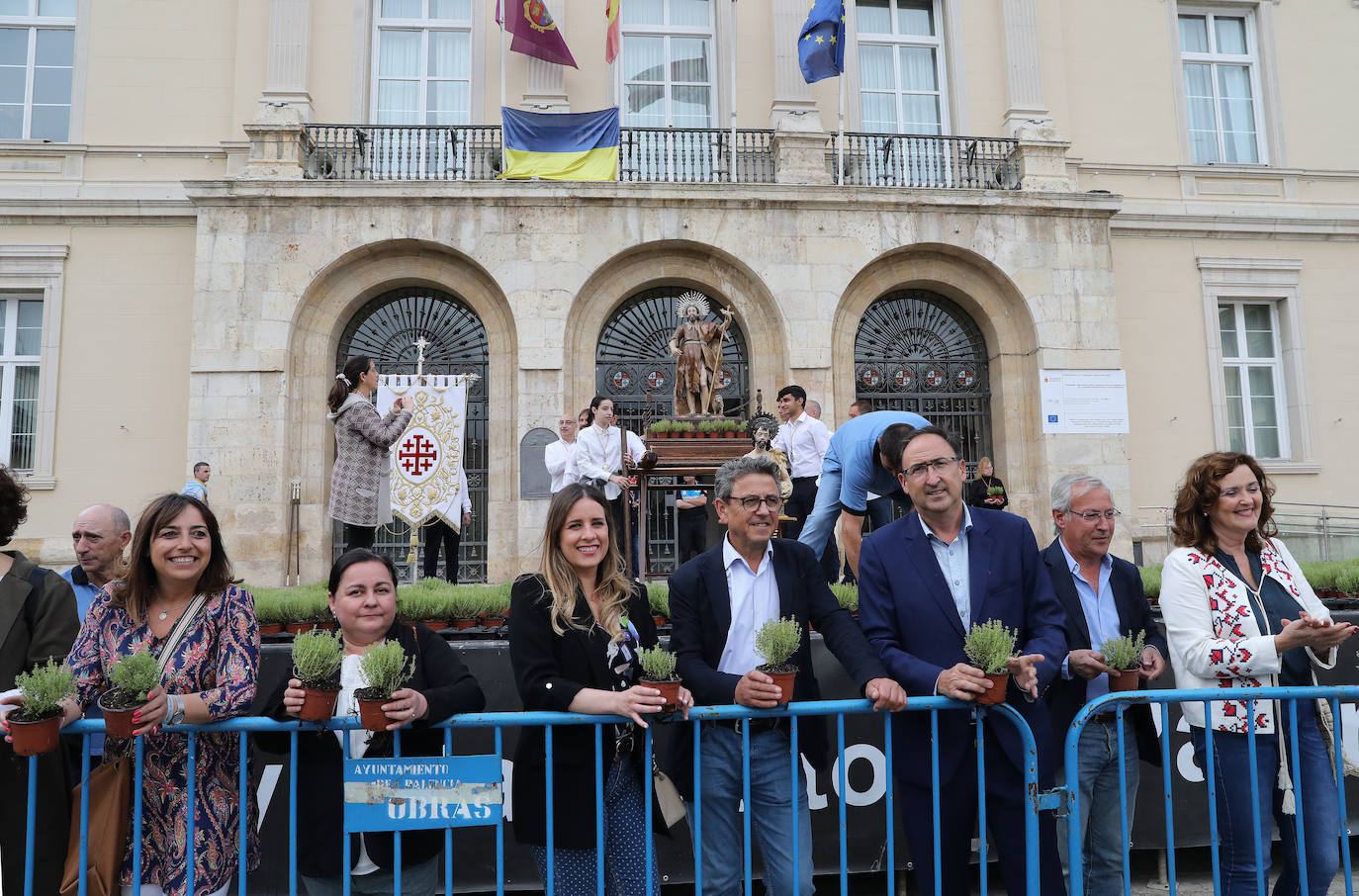 Fotos: Reparto del tomillo de San Juan en Palencia