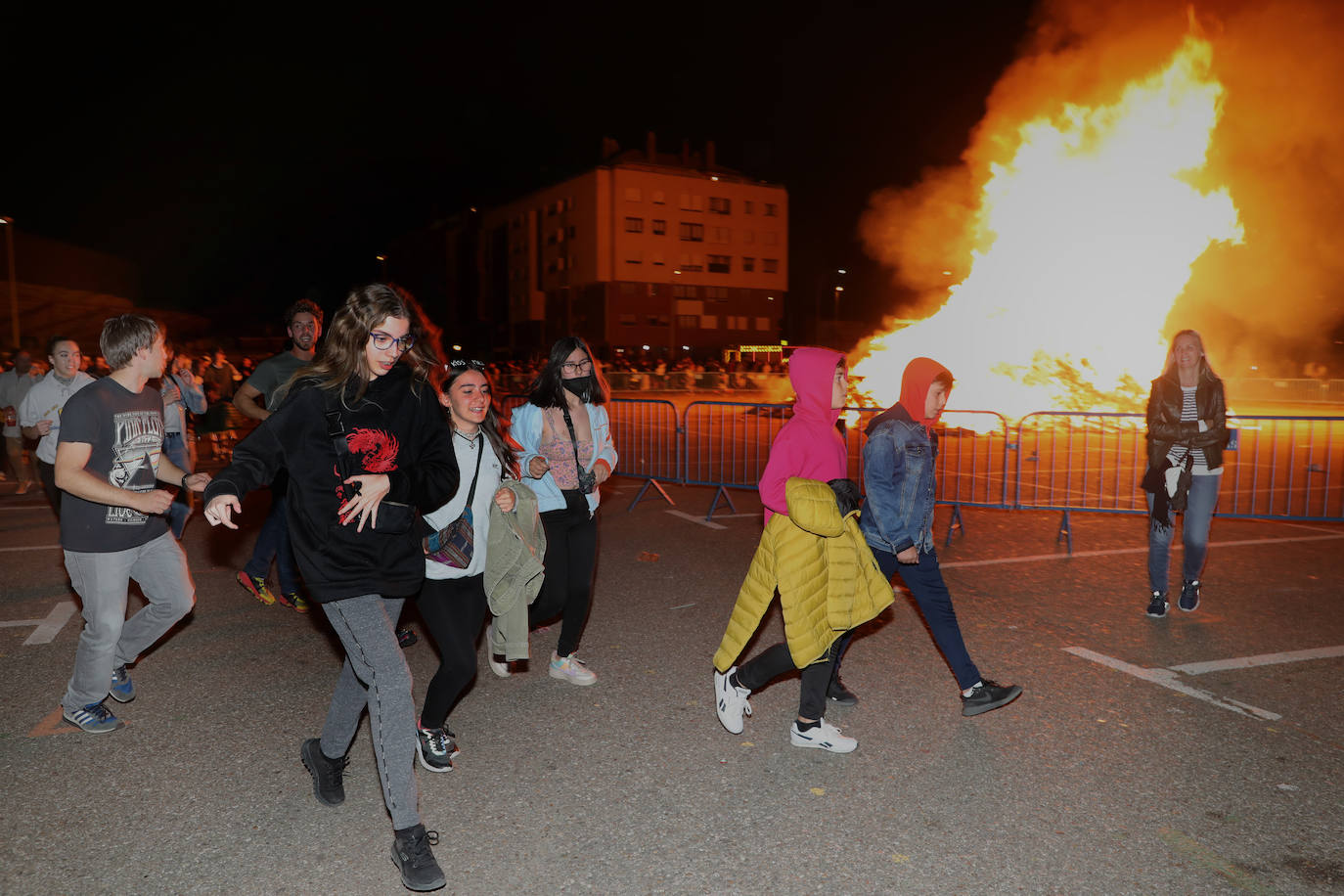 Fotos: Hoguera de San Juan en Palencia