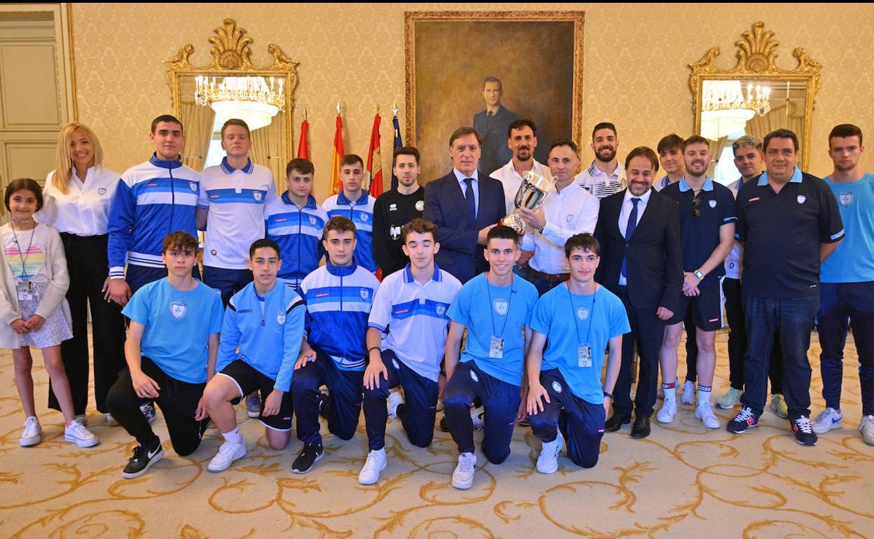 Unionistas FS celebra en el Ayuntamiento de Salamanca su ascenso a Segunda B